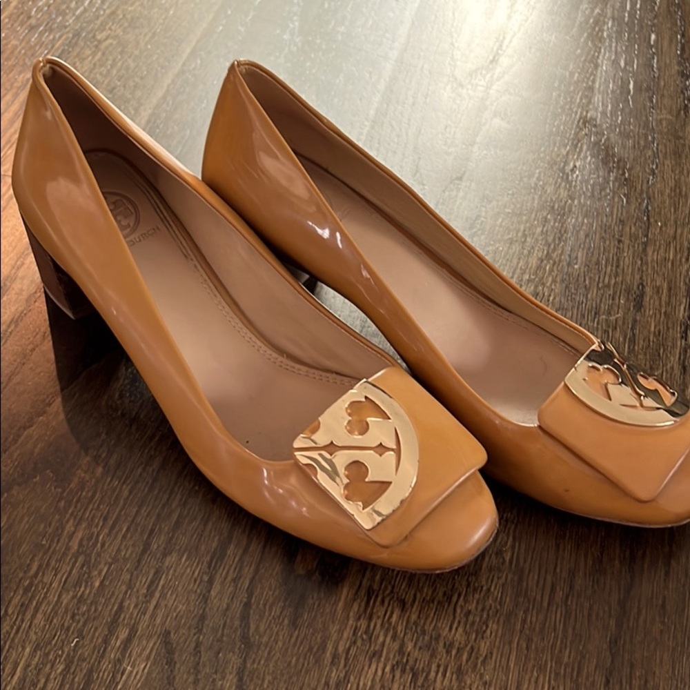 Tan Tory Burch block heel